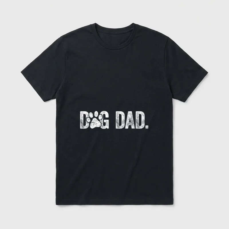 Dog Dad Hunde Papa T-Shirt – Weißer Schriftzug Dog Dad mit Pfotenabdruck auf grauem Grund – Klassisches T-Shirt in Schwarz