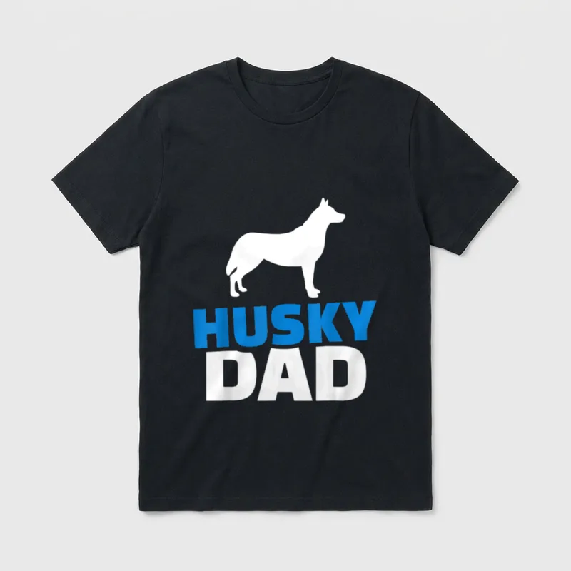 Husky Papa T-Shirt – Weißer Husky Umriss über blau-weißer HUSKY DAD Schrift – Klassisches T-Shirt in Schwarz