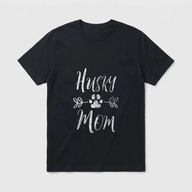 Husky Mom Shirt – Schriftzug Husky Mom mit weißer Pfote und Zweigen – Klassisches T-Shirt in Schwarz