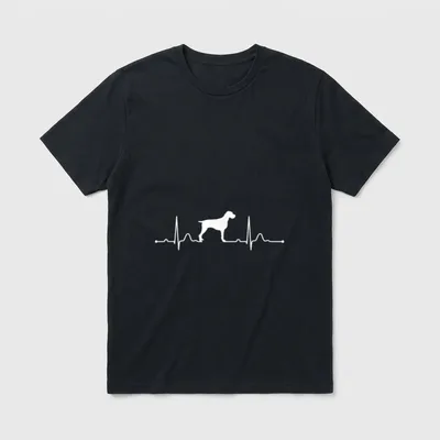 Deutsch Drahthaar Heartbeat Herz T-Shirt – Weißer Drahthaarhund in einer EKG-Pulslinie – Klassisches T-Shirt in Schwarz