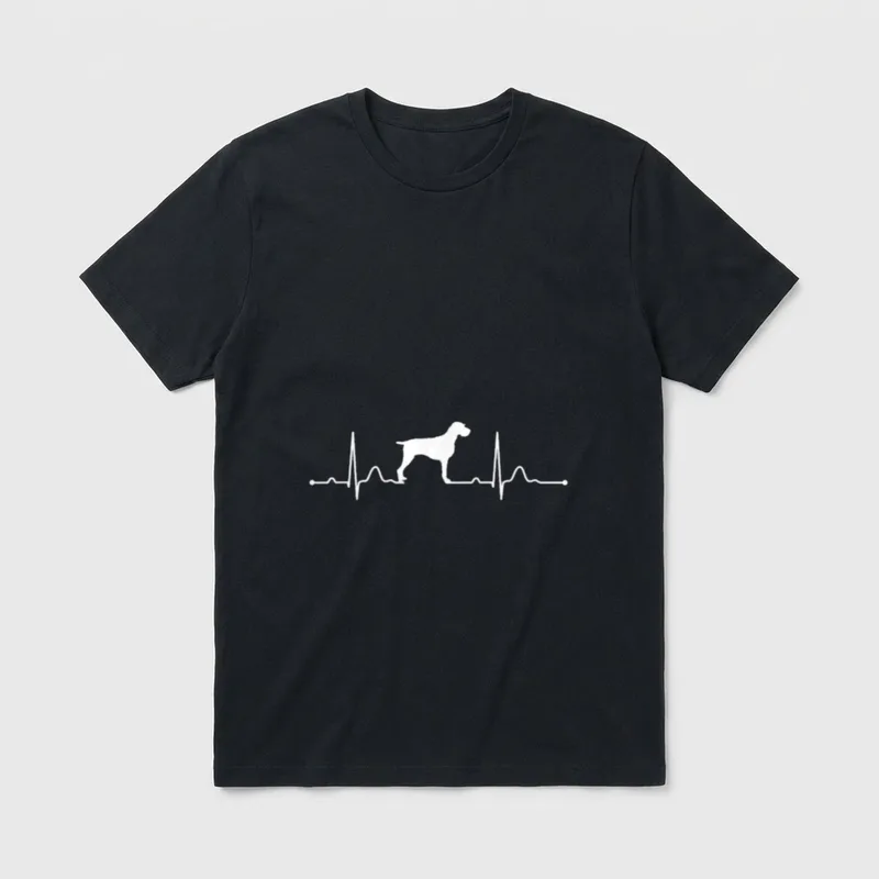 Deutsch Drahthaar Heartbeat Herz T-Shirt – Weißer Drahthaarhund in einer EKG-Pulslinie – Klassisches T-Shirt in Schwarz