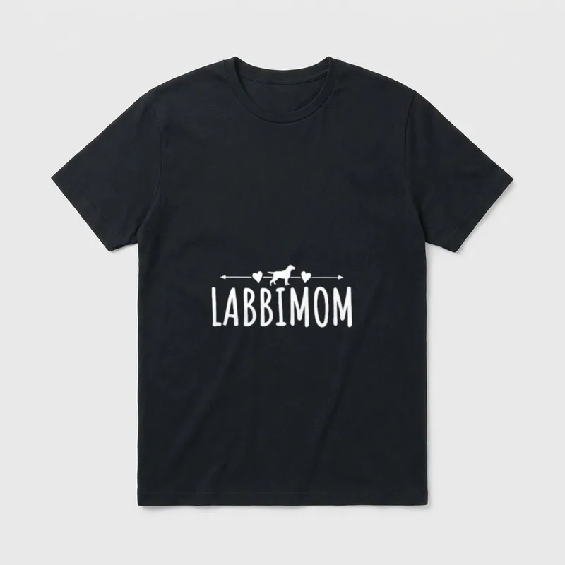 Labrador Mom Shirt – LABBIMOM Schriftzug mit Hundesilhouette und Pfeilherzen – Klassisches T-Shirt in Schwarz