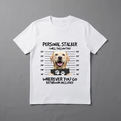 Lustiger persönlicher Stalker Labrador T-Shirt – Klassisches T-Shirt in Schwarz