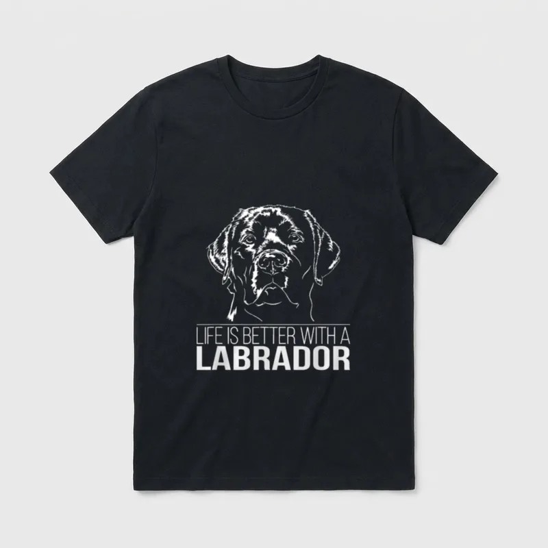 Labrador Life is better T-Shirt – Klassisches T-Shirt in Schwarz