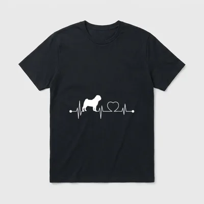 MOPS HUND Herzschlag T-Shirt – Weißer Mops in einer Pulslinie neben einem Herzsymbol – Klassisches T-Shirt in Schwarz