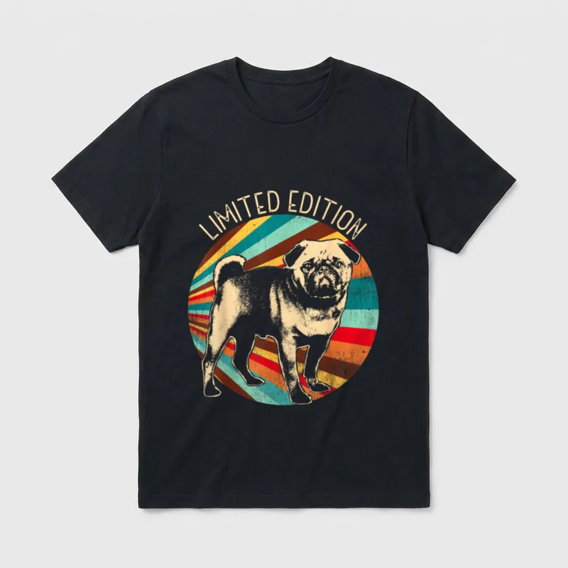 Retro Mops & T-Shirt – Klassisches T-Shirt in Schwarz