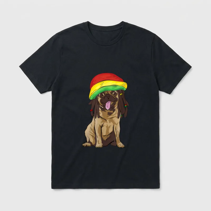 lustiger rasta reggae mops T-Shirt – Mops mit Rasta-Hut und Dreadlocks – Klassisches T-Shirt in Schwarz