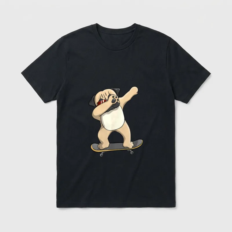 Dabbing Mops Sonnenbrille Skateboard T-Shirt – Klassisches T-Shirt in Schwarz