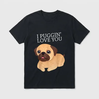 I Puggin Love You T-Shirt – Liegender Mops mit Spruch I PUGGIN LOVE YOU – Klassisches T-Shirt in Schwarz