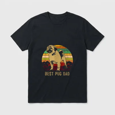 Mops Best Pug Dad T-Shirt – Retro Mops Silhouette vor bunten Streifen mit Text BEST PUG DAD – Klassisches T-Shirt in Schwarz