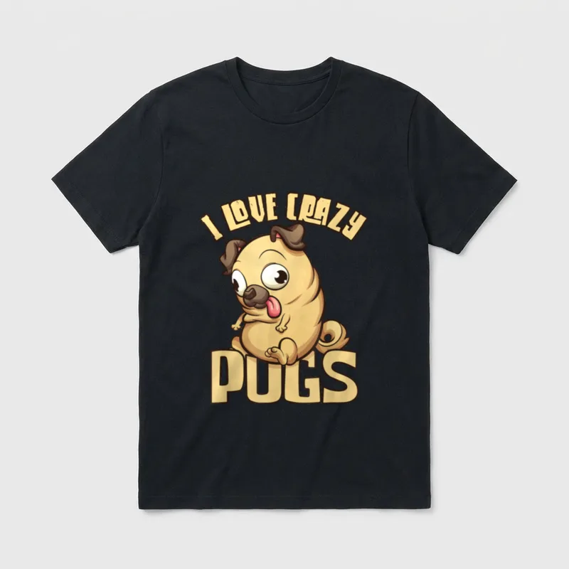 Hund Mama Hund Papa T-Shirt – Cartoon Mops mit Zunge und Text I Love Crazy Pugs – Klassisches T-Shirt in Schwarz