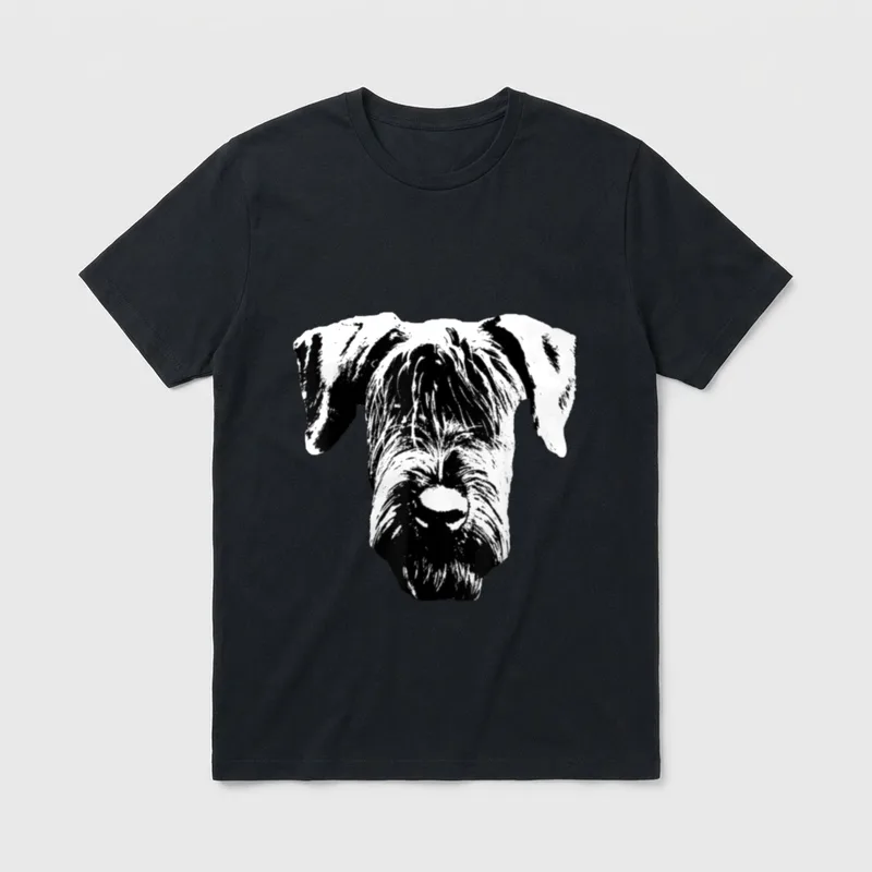 Riesenschnauzer T-Shirt 0170 – Grafikrisse eines Riesenschnauzer-Kopfes im Hochkontrast-Stil – Klassisches T-Shirt in Schwarz