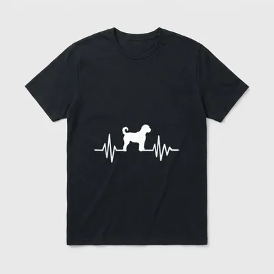 Labradoodle T-Shirt – Weiße Labradoodle Silhouette auf weißer EKG Herzschlaglinie – Klassisches T-Shirt in Schwarz