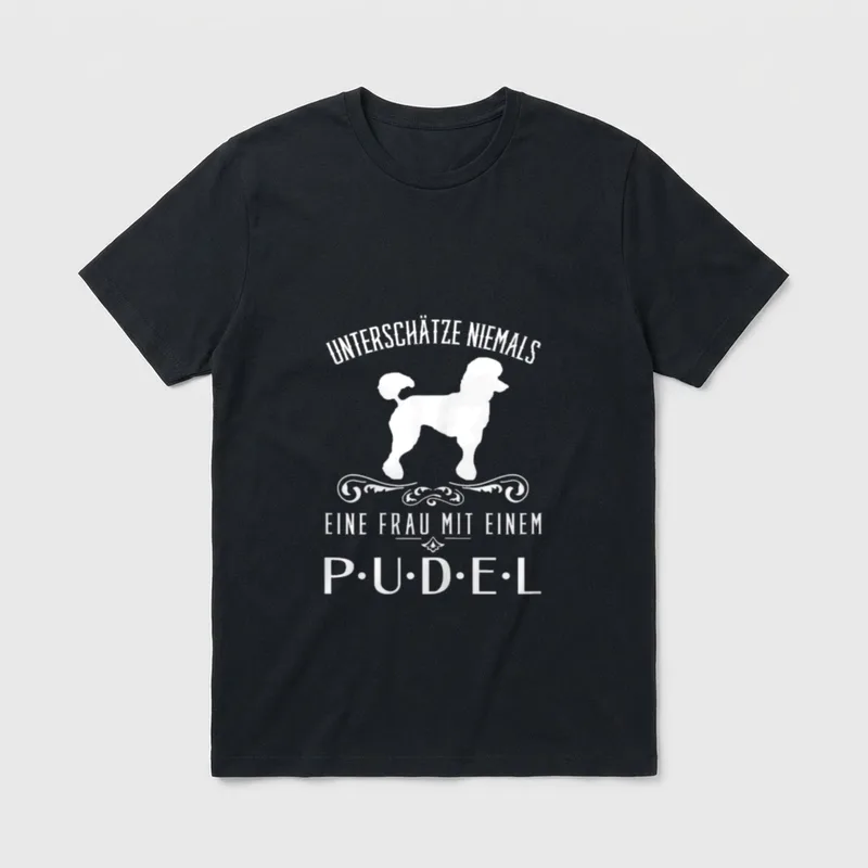 Unterschätze niemals eine Frau... lustiges T-Shirt – Klassisches T-Shirt in Schwarz
