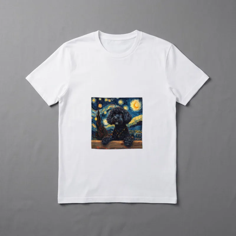 Schwarzer Pudel Van Gogh T-Shirt – Schwarzer Pudel im Stil der Sternennacht von Van Gogh – Klassisches T-Shirt in Schwarz