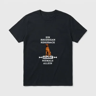 Ein Rhodesian Ridgeback kommt T-Shirt – Klassisches T-Shirt in Schwarz