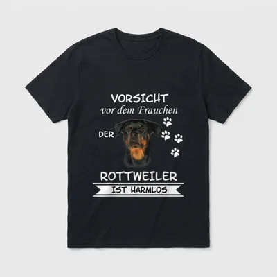Vorsicht vor dem Frauchen Rottweiler T-Shirt – Klassisches T-Shirt in Schwarz