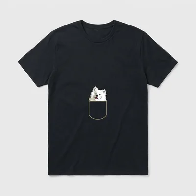 Samojede In Der Brusttasche T-Shirt – Klassisches T-Shirt in Schwarz