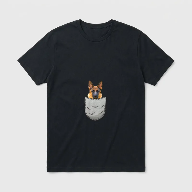 Deutscher Schäferhund Brust-Tasche Pocket T-Shirt – Klassisches T-Shirt in Schwarz