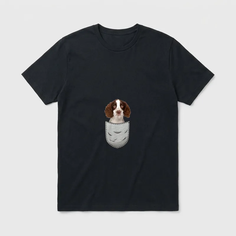 English Springer Spaniel Brust-Tasche T-Shirt – Klassisches T-Shirt in Schwarz
