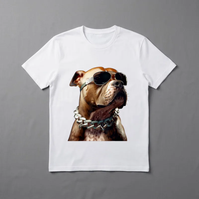 Pitbull T-Shirt Design – Brauner Pitbull mit Aviator-Sonnenbrille und silberner Gliederkette – Klassisches T-Shirt in Schwarz