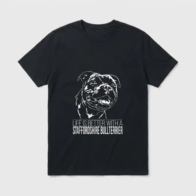 Staffordshire Bullterrier life is T-Shirt – Klassisches T-Shirt in Schwarz