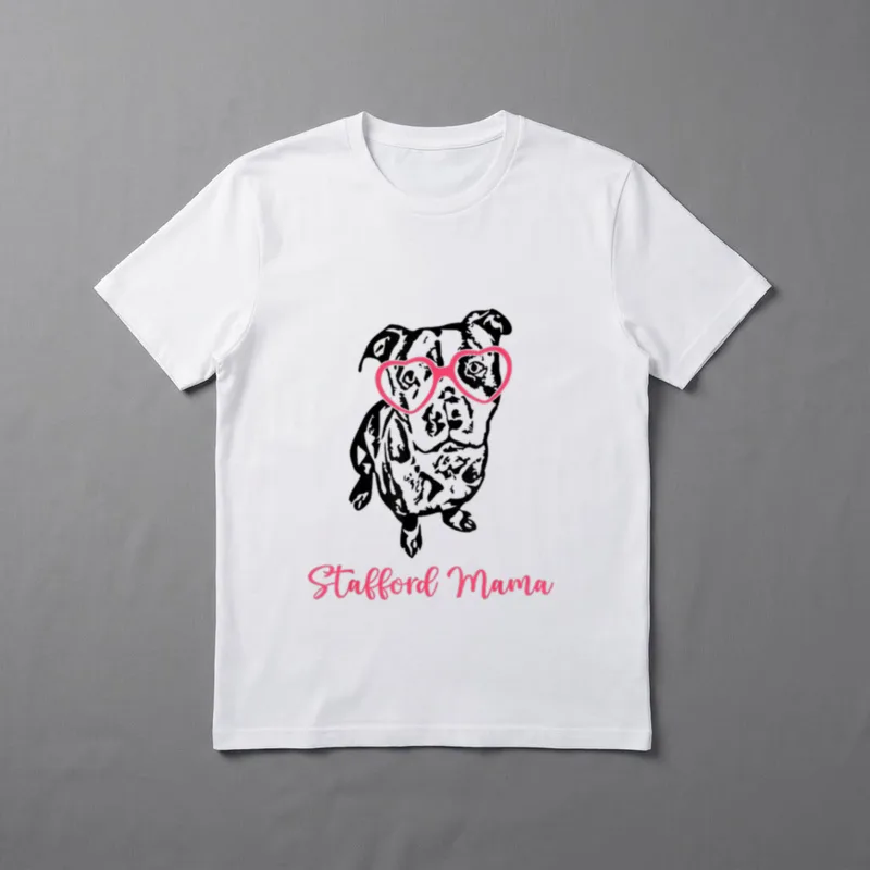 American Staffordshire Bullterrier Herz T-Shirt – Klassisches T-Shirt in Schwarz