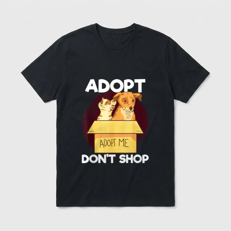 Gerettet Adopt Don't Shop T-Shirt – Hund und Katze in einem adopted Karton mit ADOPT ME Text – Klassisches T-Shirt in Schwarz