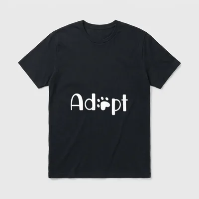 Adopt A Shelter Pet T-Shirt – weißer Schriftzug Adopt mit Pfotenabdruck als o – Klassisches T-Shirt in Schwarz
