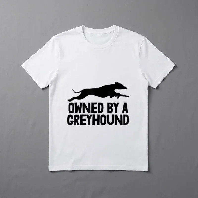 Owned By A Greyhound T-Shirt – Klassisches T-Shirt in Schwarz