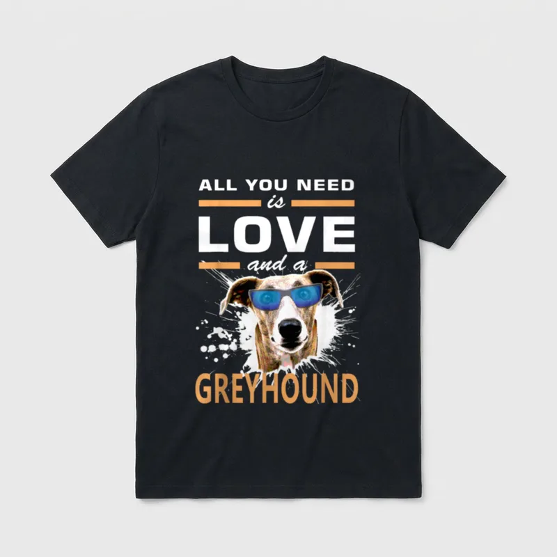Windhund Alles was Sie T-Shirt – Greyhound mit blauer Sonnenbrille und englischer Schrift – Klassisches T-Shirt in Schwarz